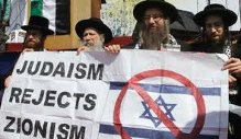 Rabbis demonstrating against Isreal